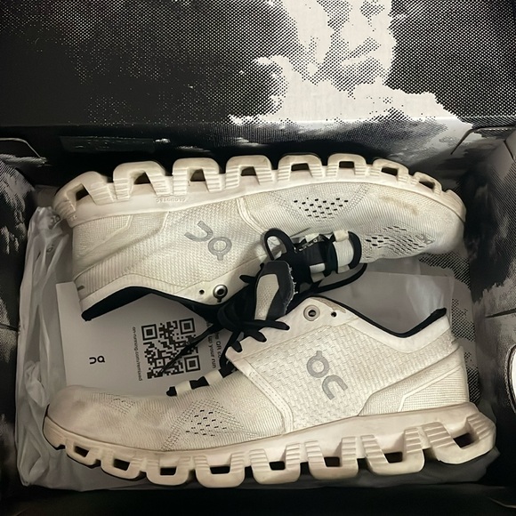 On Running Shoes - ON Running cloud x - white/black